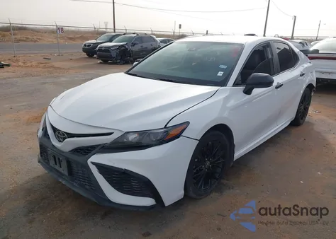 2021 Toyota Camry Se z USA, uszkodzony, nr VIN 4T1G11AK5MU411227